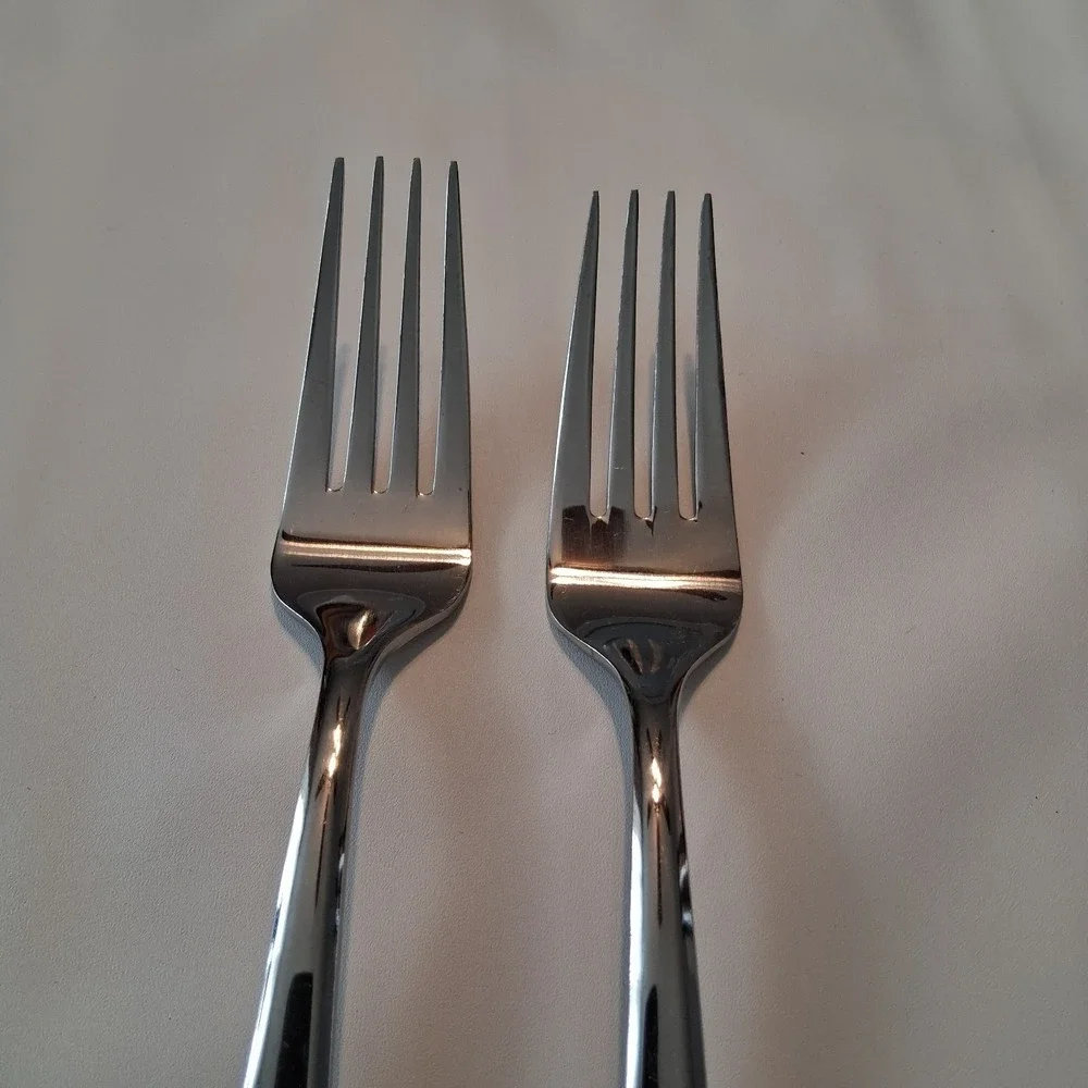 Oneida Dinner‎ Forks Stainless Flatware Glossy Heavyweight Set Of 2 89-213 8